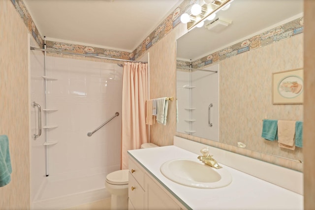 full bathroom with wallpapered walls, a shower with shower curtain, toilet, and vanity