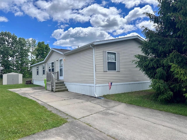 52263 Landsdowne Cir, Chesterfield, MI 48051 - view of front facade with a front yard