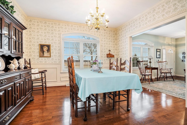 dining area featuring ornamental molding, dark hardwood / wood-style floors, and a chandelier