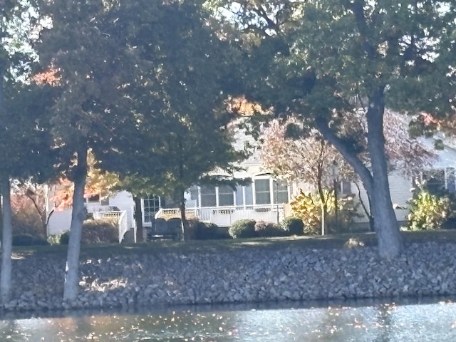 view of front of property featuring a water view