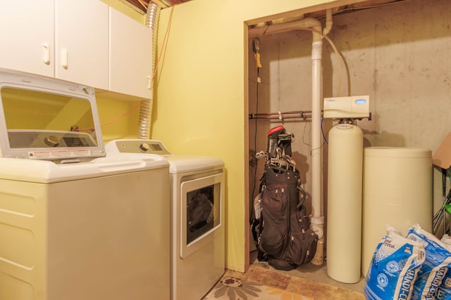 laundry room featuring cabinets and independent washer and dryer