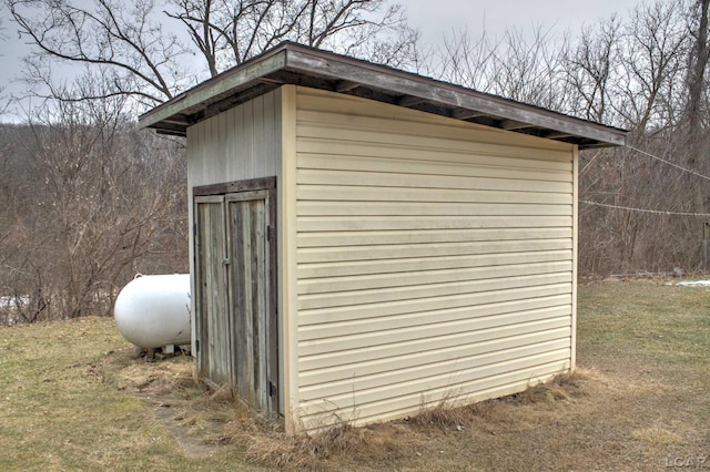 view of outdoor structure featuring a lawn