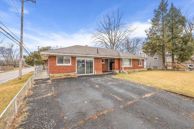 view of front of house featuring a front yard