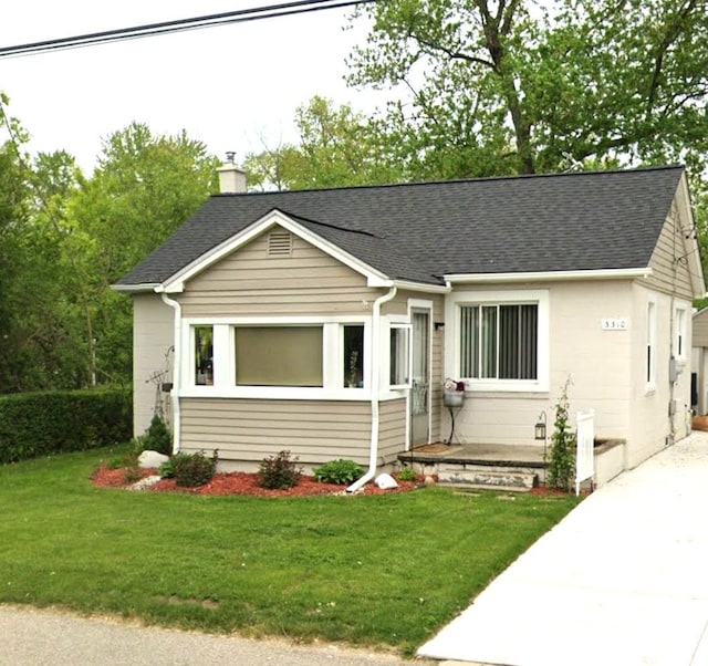 ranch-style house featuring a front yard