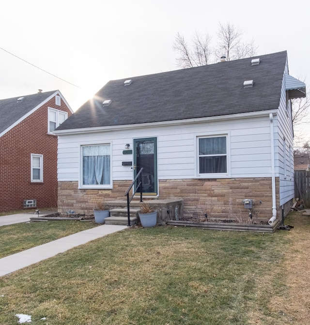 view of front of property with a front yard