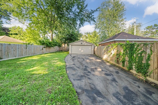 view of yard featuring a garage and an outdoor structure