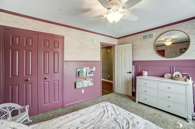 bedroom featuring crown molding, a closet, ceiling fan, and light carpet