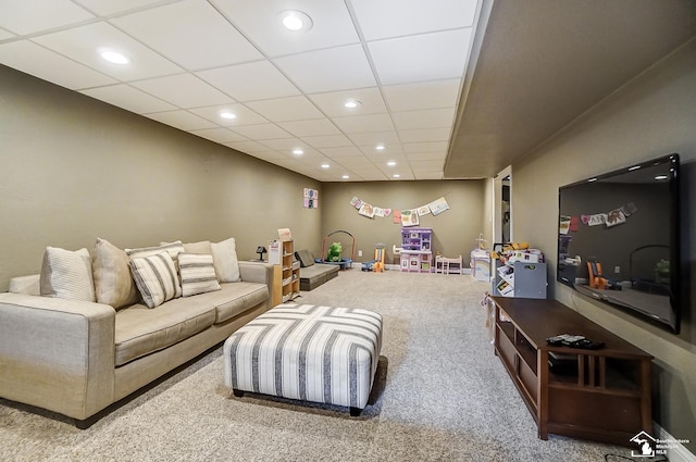 living room featuring a drop ceiling and carpet flooring