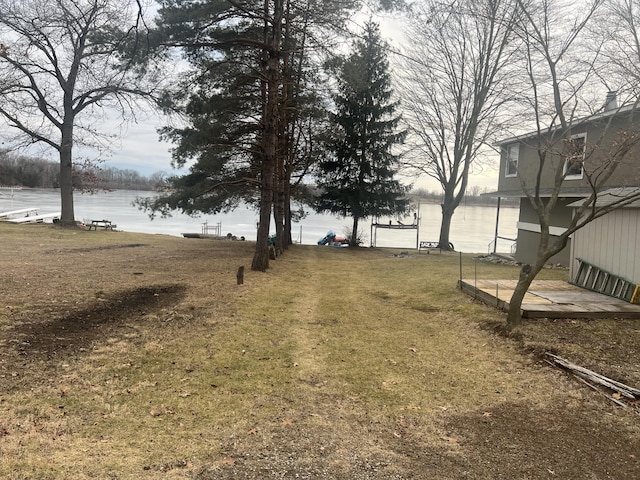 view of yard featuring a water view