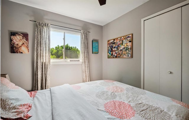 bedroom with ceiling fan and a closet