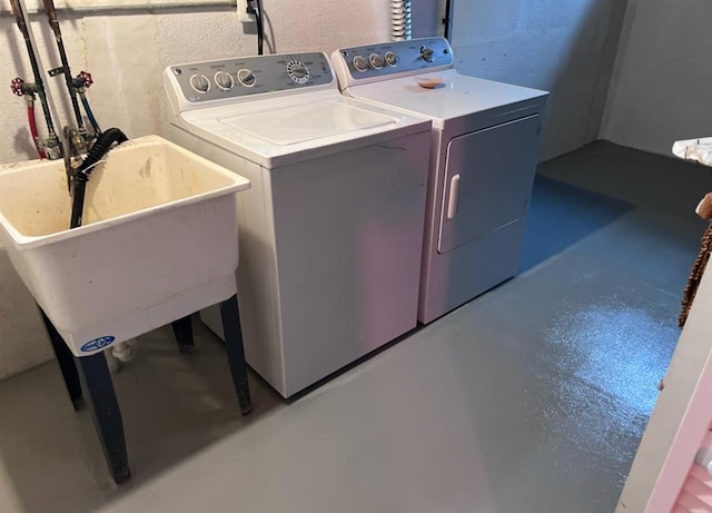 washroom featuring sink and washer and clothes dryer