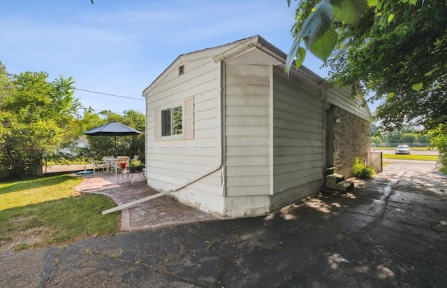 view of outbuilding