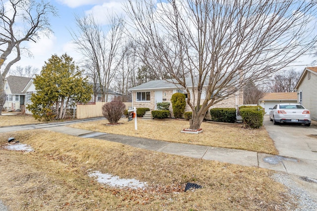 view of front of property featuring a garage and a front yard