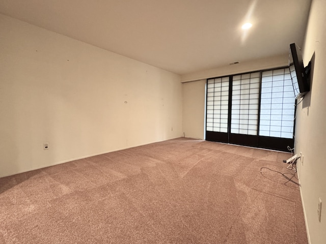 spare room featuring carpet floors