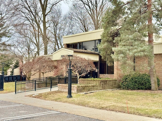 view of front facade with a front yard