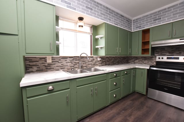 kitchen with sink, decorative backsplash, green cabinetry, and stainless steel electric range oven