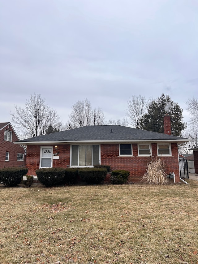 single story home with a front yard