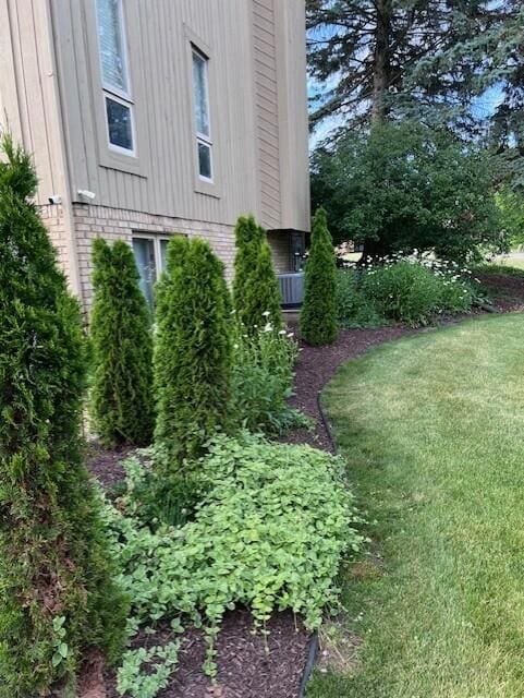 view of yard featuring cooling unit