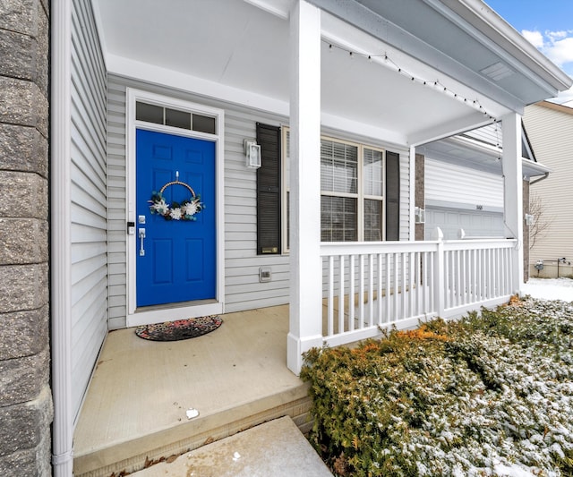 property entrance featuring a porch