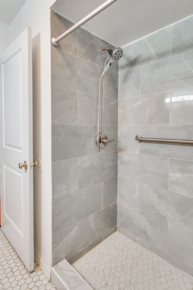 bathroom with a tile shower