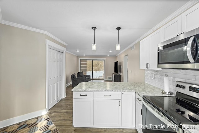 kitchen with white cabinetry, decorative light fixtures, stainless steel appliances, and kitchen peninsula