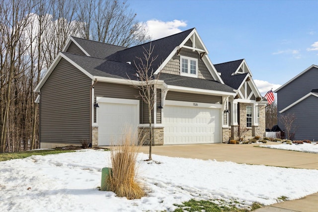 craftsman house featuring a garage