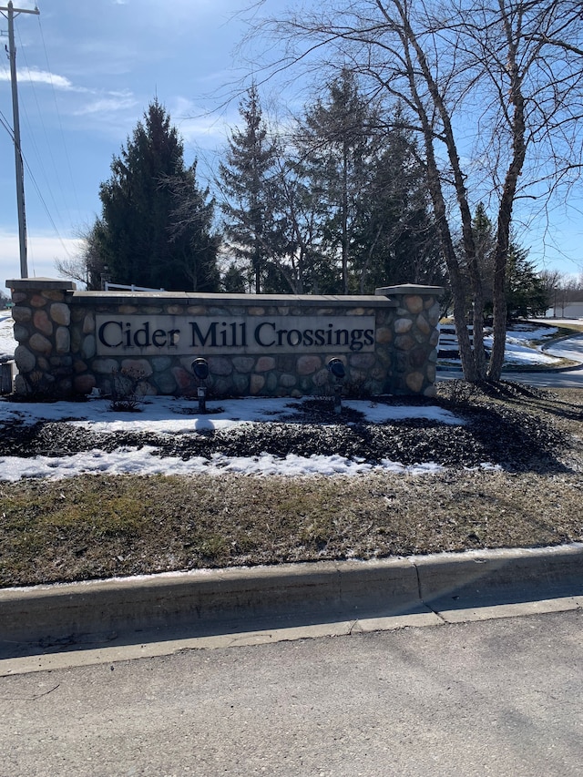 view of community / neighborhood sign