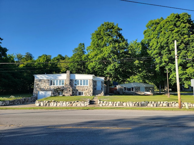 view of front of house with a garage and a front yard