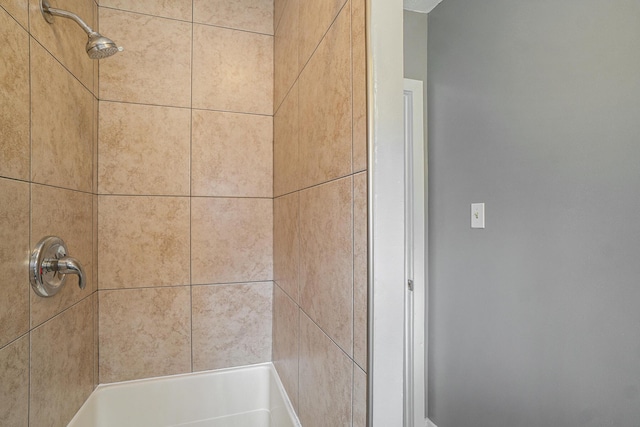 details featuring tiled shower