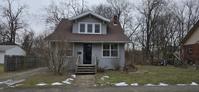 view of front facade with a front yard