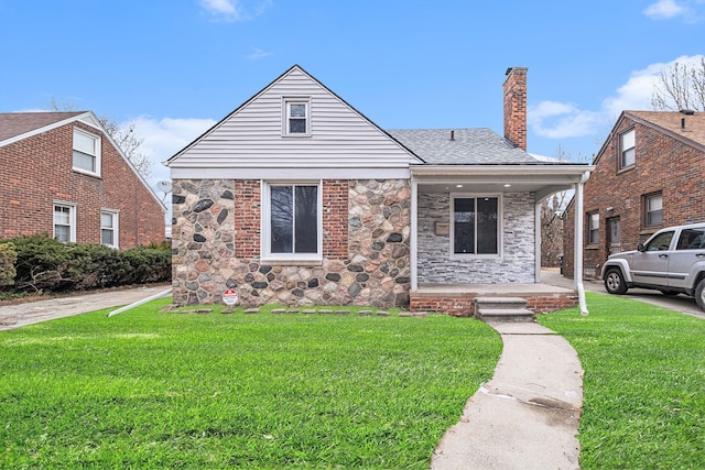 view of front of property with a front yard