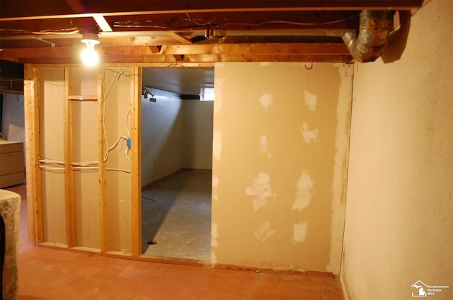 basement featuring washer / dryer