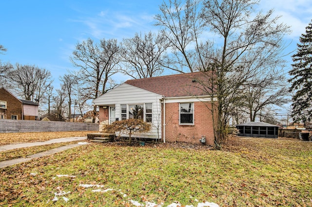 view of front of home featuring a front yard