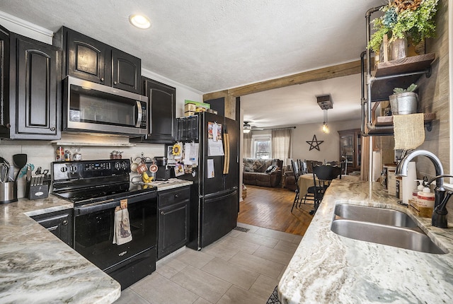 kitchen with sink, decorative light fixtures, a textured ceiling, ceiling fan, and black appliances