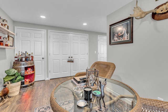 sitting room with dark hardwood / wood-style floors and bar area