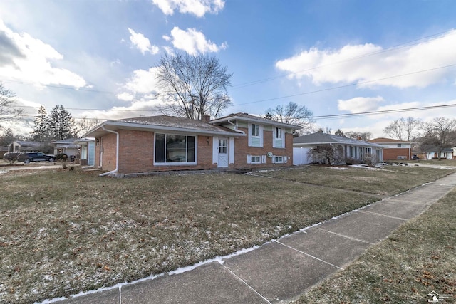 tri-level home featuring a front lawn