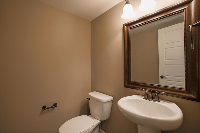 bathroom featuring toilet and sink