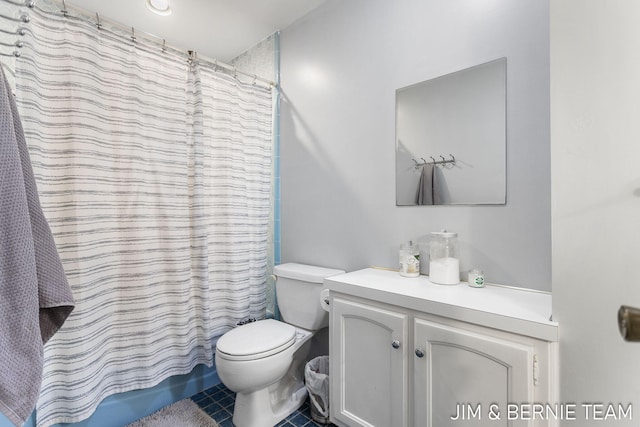 bathroom featuring vanity, toilet, and a shower with shower curtain