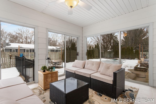 sunroom with ceiling fan