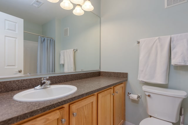 bathroom featuring a shower with curtain, vanity, a chandelier, and toilet