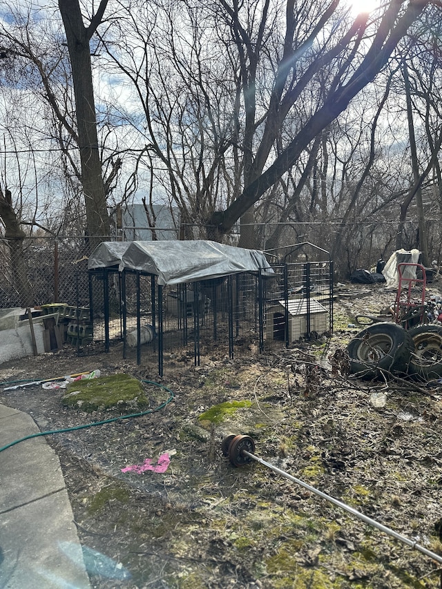 view of yard with an outdoor structure