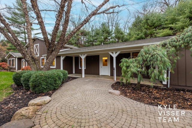 view of front of house featuring a carport