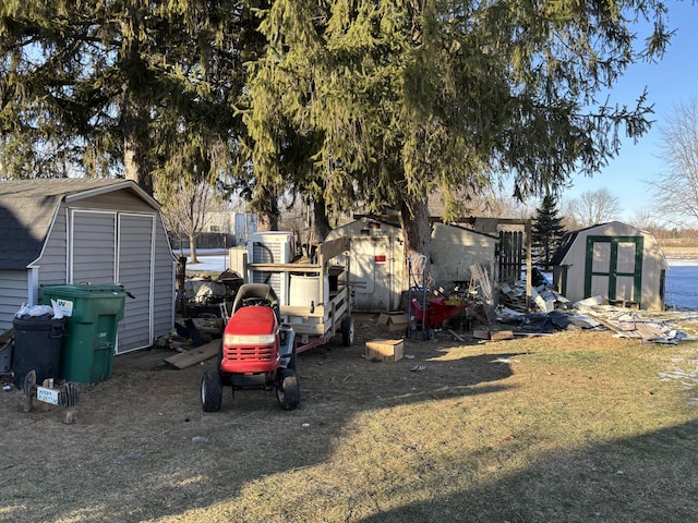 view of yard with a shed