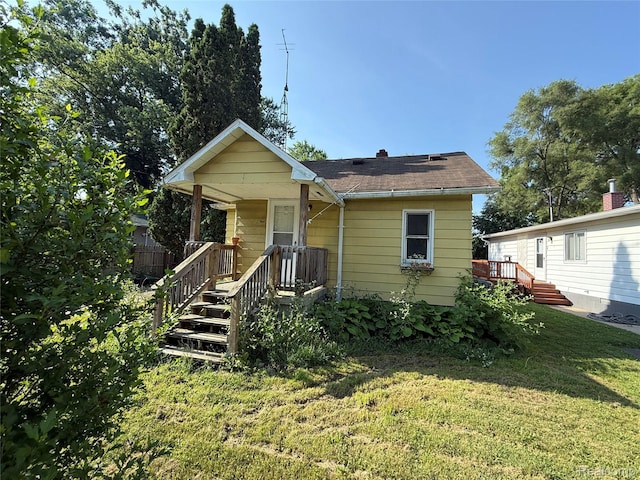 2372 E Boatfield Ave, Burton, MI 48529 - view of front of home with a front lawn and a porch