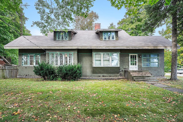 view of front of home featuring a front lawn