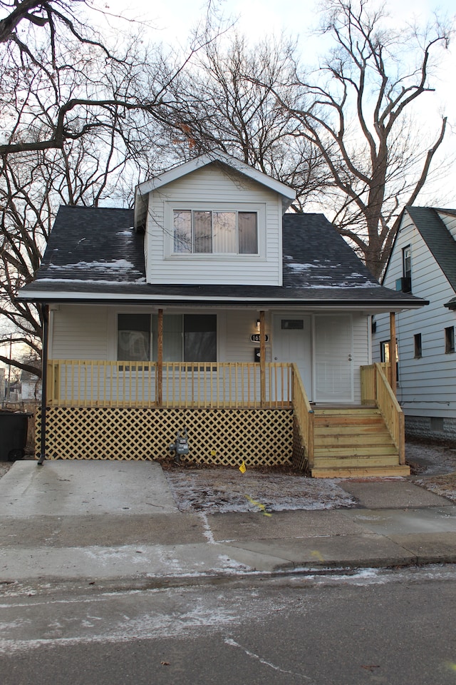 view of front of property featuring a porch