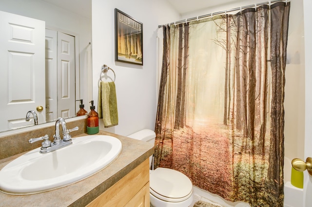 full bathroom featuring vanity, shower / bath combo with shower curtain, and toilet