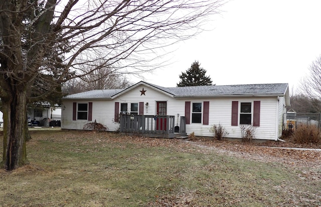 ranch-style house featuring a front yard