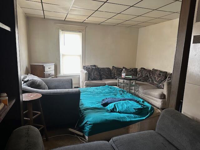 living room featuring a drop ceiling