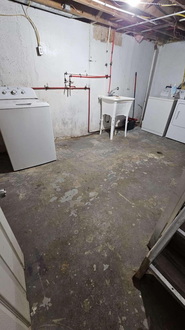 basement featuring sink and washing machine and dryer